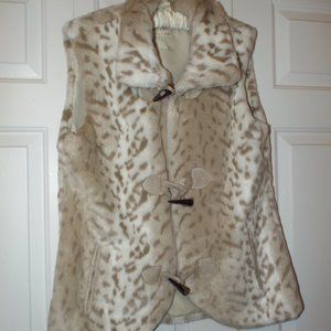 Beautiful Faux Fur NWT Vest Size Med